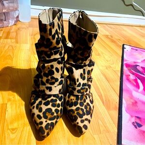Size 8-NY& Co.Leopard print cutout bootie